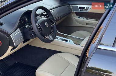 Седан Jaguar XF 2014 в 