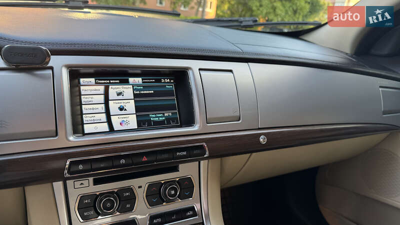 Седан Jaguar XF 2014 в Киеве
