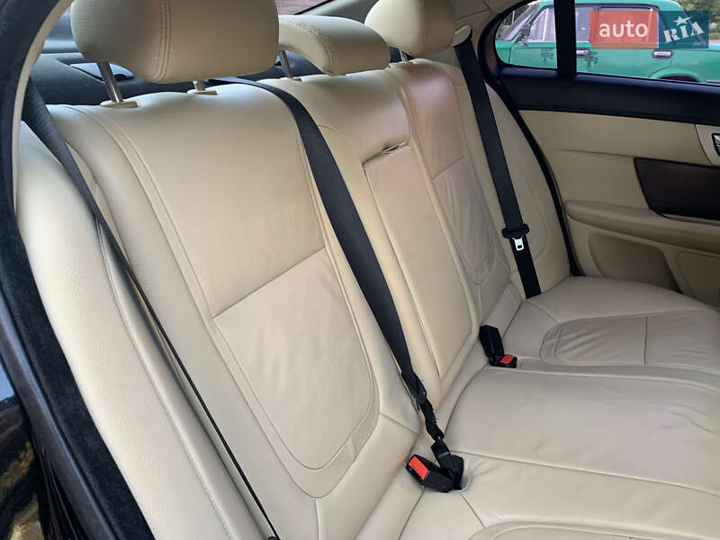 Седан Jaguar XF 2014 в Киеве