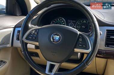 Седан Jaguar XF 2014 в 