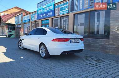 Седан Jaguar XF 2016 в 
