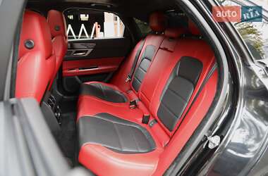 Седан Jaguar XF 2015 в 