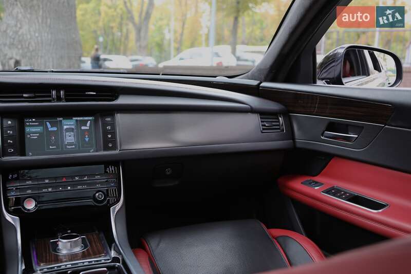 Седан Jaguar XF 2015 в Харькове