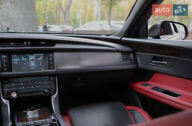 Седан Jaguar XF 2015 в 