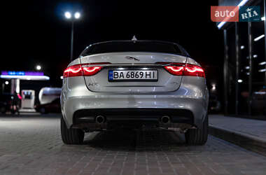 Седан Jaguar XF 2015 в 