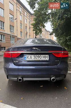Седан Jaguar XF 2016 в 