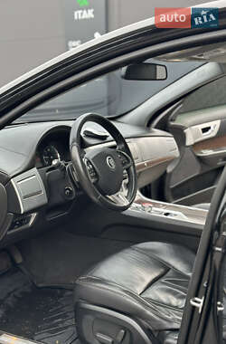Седан Jaguar XF 2013 в 