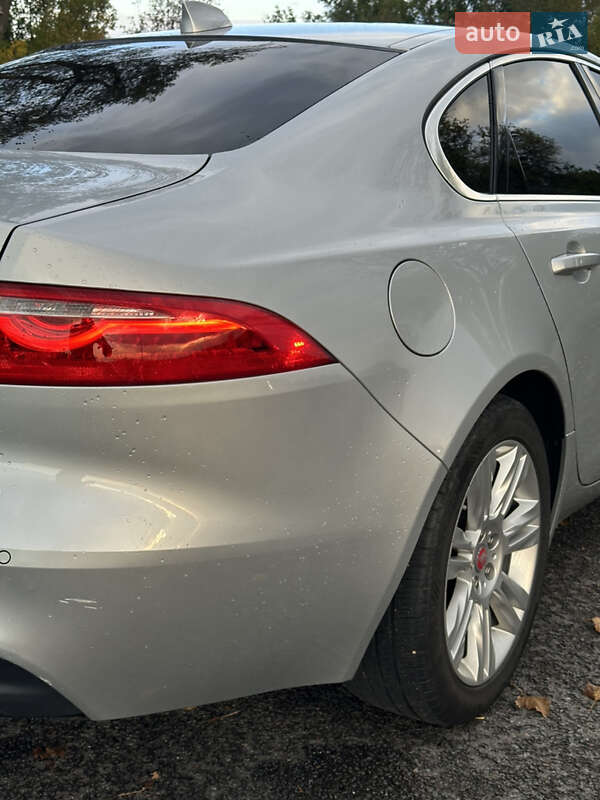 Седан Jaguar XF 2016 в Львове