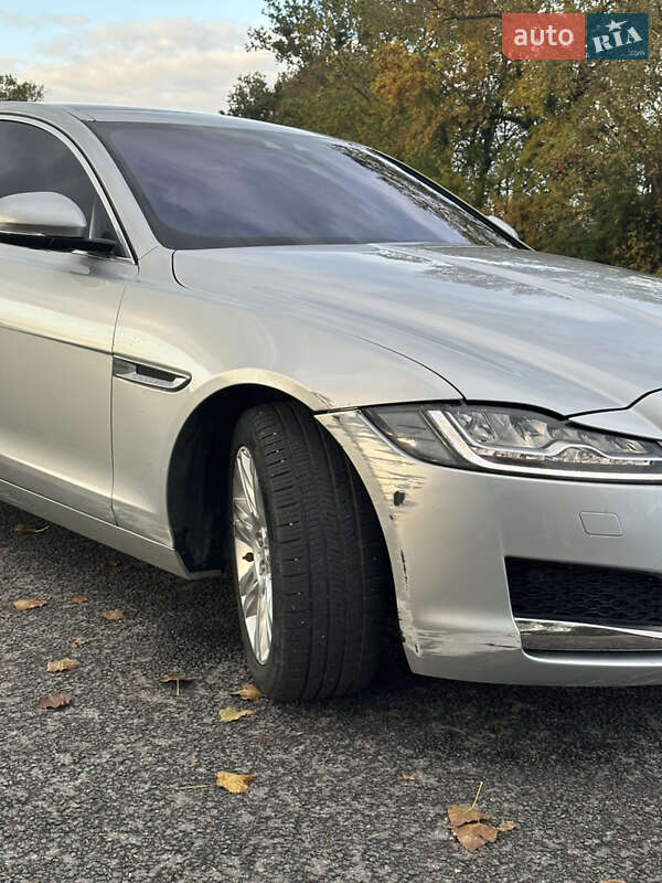 Седан Jaguar XF 2016 в Львове