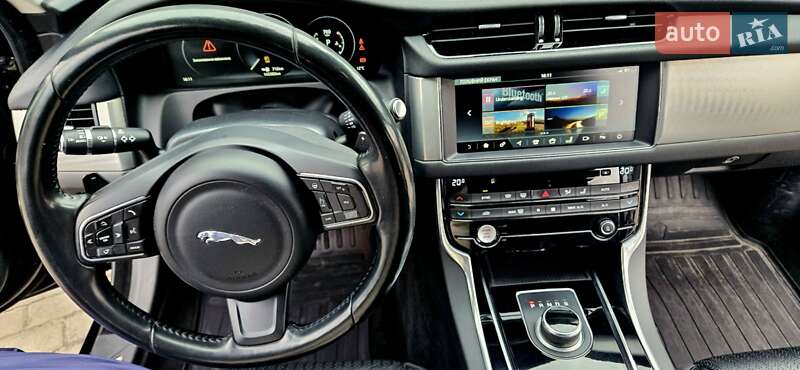 Седан Jaguar XF 2016 в Киеве