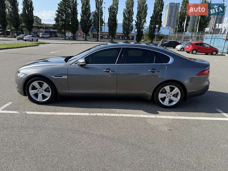 Седан Jaguar XF 2018 в Киеве