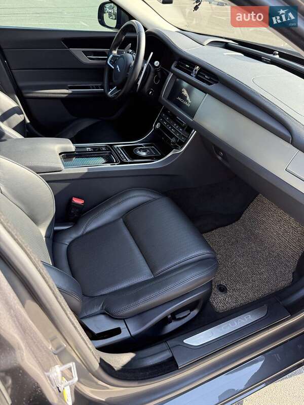 Седан Jaguar XF 2018 в Киеве