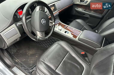 Седан Jaguar XF 2008 в  фото 14 Седан Jaguar XF 2008 в