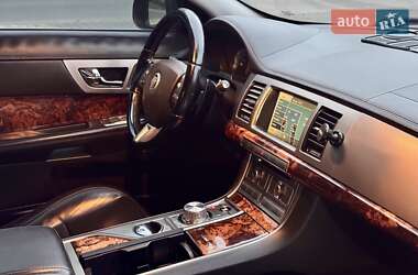 Седан Jaguar XF 2009 в 