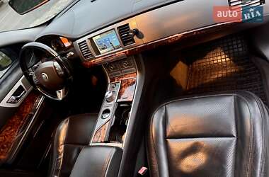 Седан Jaguar XF 2009 в 