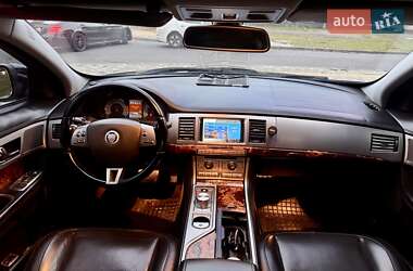 Седан Jaguar XF 2009 в 