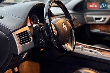 Седан Jaguar XF 2009 в 