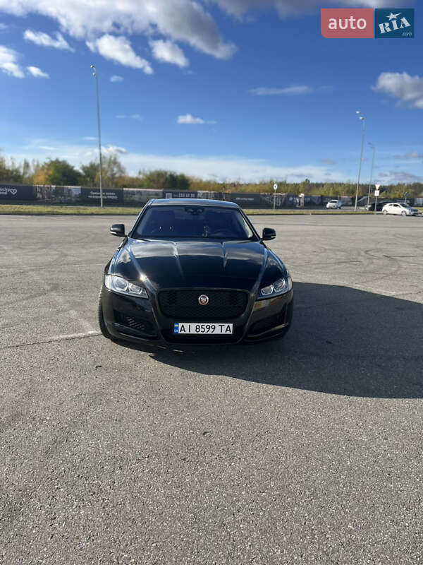 Седан Jaguar XF 2016 в Киеве