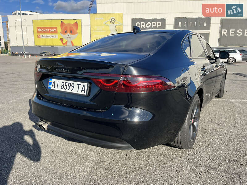 Седан Jaguar XF 2016 в Киеве
