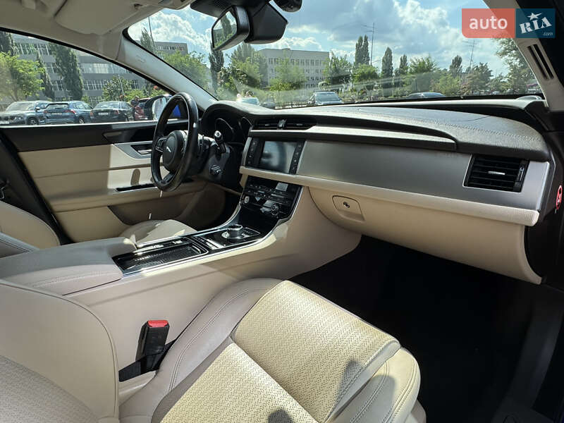 Седан Jaguar XF 2016 в Киеве фото 10 Седан Jaguar XF 2016 в Киеве