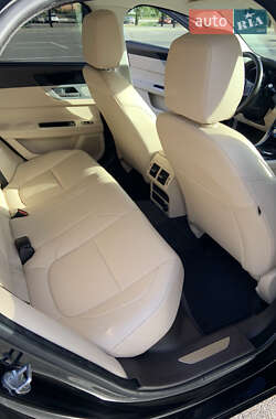 Седан Jaguar XF 2016 в 