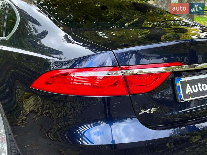 Седан Jaguar XF 2016 в Киеве