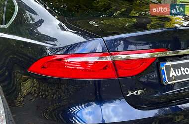 Седан Jaguar XF 2016 в 