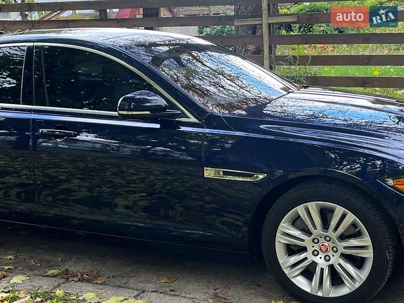 Седан Jaguar XF 2016 в Киеве