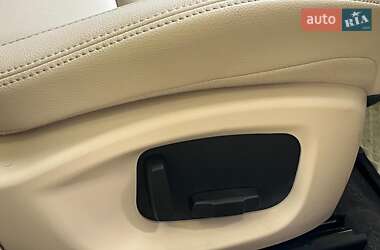 Седан Jaguar XF 2016 в 