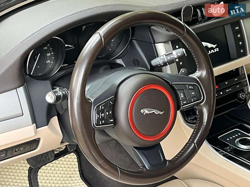 Седан Jaguar XF 2016 в Киеве
