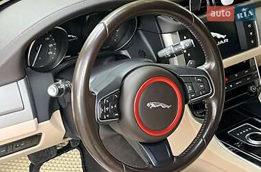 Седан Jaguar XF 2016 в 