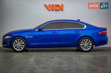 Седан Jaguar XF 2016 в 