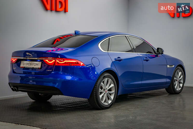 Седан Jaguar XF 2016 в Киеве