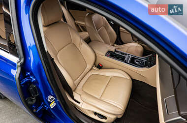 Седан Jaguar XF 2016 в 