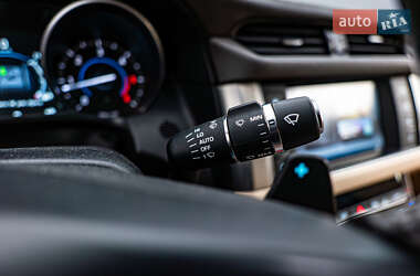 Седан Jaguar XF 2016 в 