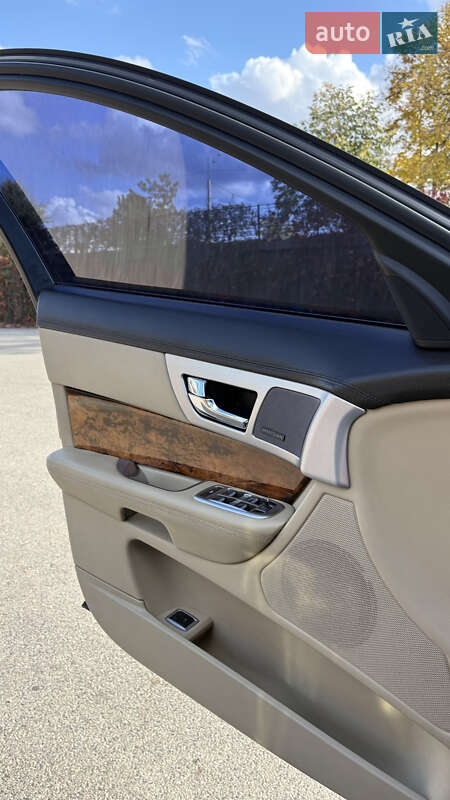 Седан Jaguar XF 2014 в Днепре