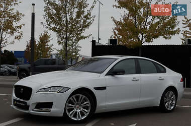 Седан Jaguar XF 2016 в 