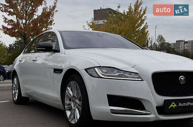 Седан Jaguar XF 2016 в 