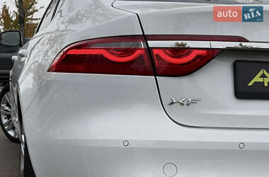 Седан Jaguar XF 2016 в 