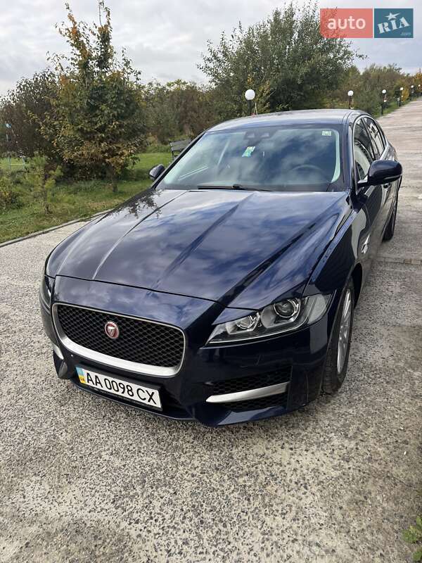 Седан Jaguar XF 2017 в Львове
