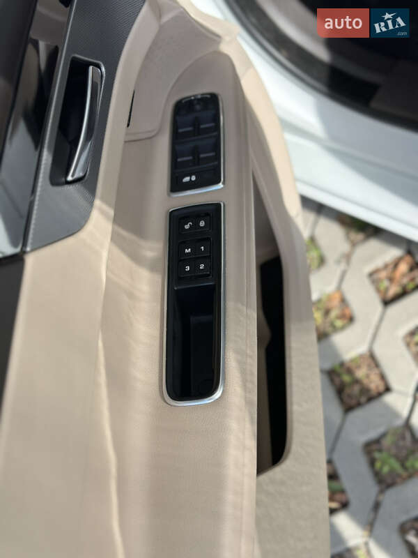 Седан Jaguar XF 2016 в Мукачево