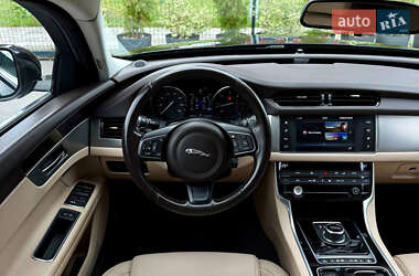 Седан Jaguar XF 2016 в  фото 47 Седан Jaguar XF 2016 в