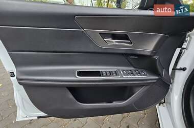Седан Jaguar XF 2016 в  фото 13 Седан Jaguar XF 2016 в