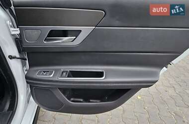 Седан Jaguar XF 2016 в  фото 31 Седан Jaguar XF 2016 в