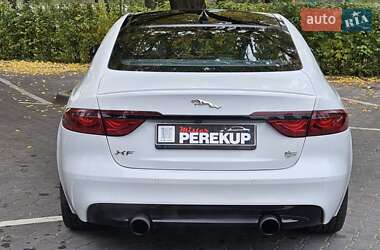 Седан Jaguar XF 2016 в  фото 44 Седан Jaguar XF 2016 в
