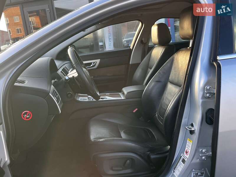 Седан Jaguar XF 2015 в Луцке