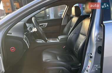 Седан Jaguar XF 2015 в  фото 2 Седан Jaguar XF 2015 в