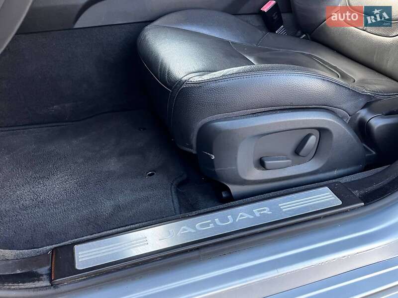 Седан Jaguar XF 2015 в Луцке