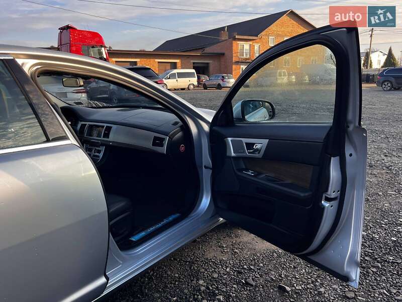 Седан Jaguar XF 2015 в Луцке