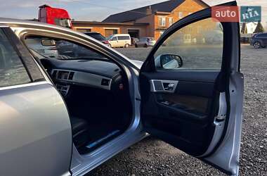 Седан Jaguar XF 2015 в  фото 25 Седан Jaguar XF 2015 в